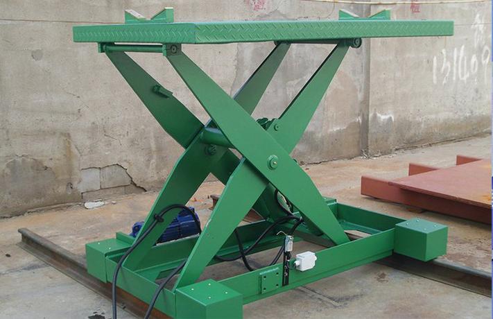 自行剪叉式液压升降机(剪刀式液压升降机)