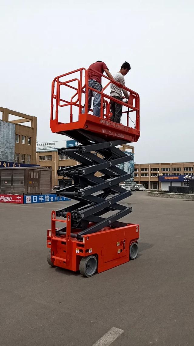 浙江鼎力自行走升降机(电动升降平台厂家)